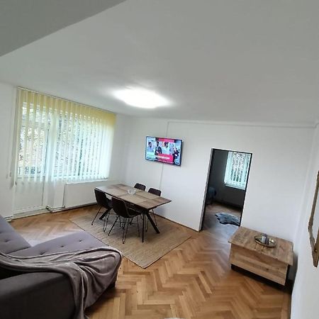 בראשוב Vintage Gray Apartament מראה חיצוני תמונה