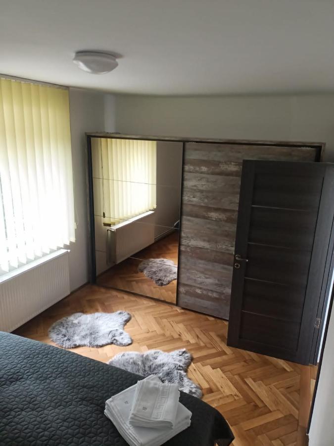 בראשוב Vintage Gray Apartament מראה חיצוני תמונה